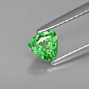 0.47カラットの天然クロムグリーンツァボライトガーネット（4.7×4.7 mm・トリリアント）