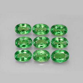カラットの天然ビビッドグリーンツァボライトガーネット（6×4.2 mm・オーバルカット）