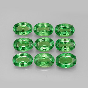 カラットの天然ビビッドグリーンツァボライトガーネット（6×4.2 mm・オーバルカット）