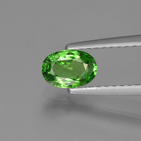 0.58カラットの天然クロムグリーンツァボライトガーネット（6.1×4.2 mm・オーバルカット）