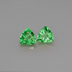 カラットの天然クロムグリーンツァボライトガーネット（4.5×4.4 mm・トリリアント）