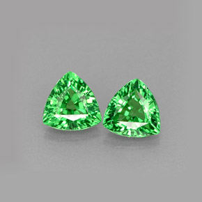 カラットの天然クロムグリーンツァボライトガーネット（4.7×4.6 mm・トリリアント）