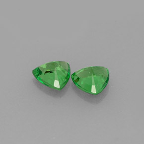 カラットの天然クロムグリーンツァボライトガーネット（4.7×4.6 mm・トリリアント）