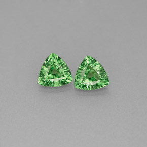 カラットの天然クロムグリーンツァボライトガーネット（4.8×4.7 mm・トリリアント）