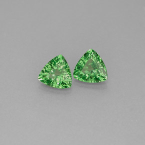 カラットの天然クロムグリーンツァボライトガーネット（4.8×4.7 mm・トリリアント）
