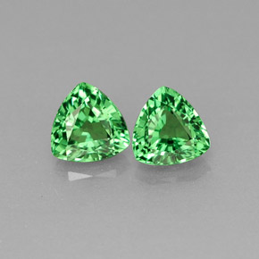 カラットの天然クロムグリーンツァボライトガーネット（4.5×4.4 mm・トリリアント）