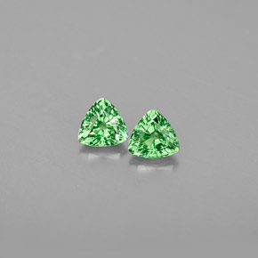 カラットの天然クロムグリーンツァボライトガーネット（4.2×4.1 mm・トリリアント）