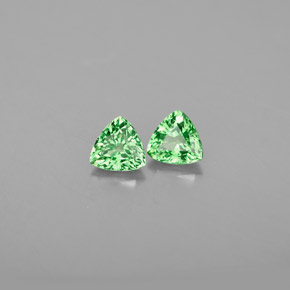カラットの天然クロムグリーンツァボライトガーネット（4.2×4.1 mm・トリリアント）