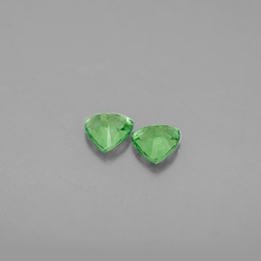 カラットの天然クロムグリーンツァボライトガーネット（4.2×4.1 mm・トリリアント）