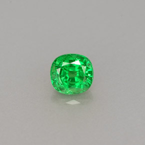 0.46カラットの天然クロムグリーンツァボライトガーネット（4.5×4.2 mm・クッションカット）