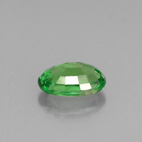 0.65カラットの天然クロムグリーンツァボライトガーネット（6.2×4.2 mm・オーバルカット）