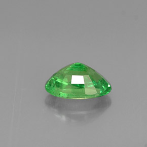 0.57カラットの天然クロムグリーンツァボライトガーネット（6×4.1 mm・オーバルカット）