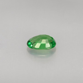 0.56カラットの天然クロムグリーンツァボライトガーネット（6.1×4.1 mm・オーバルカット）
