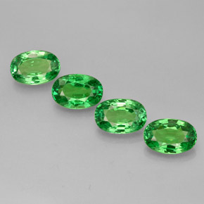 カラットの天然クロムグリーンツァボライトガーネット（6.1×4.2 mm・オーバルカット）