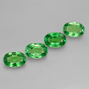 カラットの天然クロムグリーンツァボライトガーネット（6.1×4.2 mm・オーバルカット）