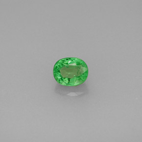 0.48カラットの天然グリーンツァボライトガーネット（4.7×3.8 mm・オーバルカット）