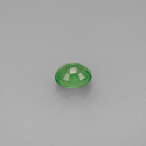 0.48カラットの天然グリーンツァボライトガーネット（4.7×3.8 mm・オーバルカット）