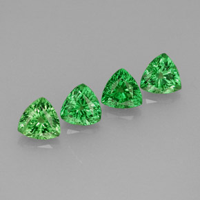 カラットの天然クロムグリーンツァボライトガーネット（4.1×4.1 mm・トリリアント）