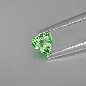 0.35カラットの天然クロムグリーンツァボライトガーネット（4.7×4.6 mm・トリリアント）