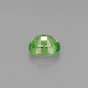 0.88カラットの天然クロムグリーンツァボライトガーネット（5.8×5 mm・クッションカット）