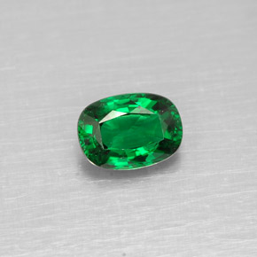 0.51カラットの天然クロムグリーンツァボライトガーネット（5.9×4.3 mm・クッションカット）