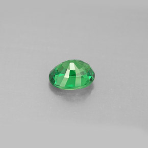 1.06カラットの天然グリーンツァボライトガーネット（6.6×5.5 mm・オーバルカット）