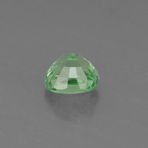 0.53カラットの天然グリーンツァボライトガーネット（4.6×4.4 mm・クッションカット）