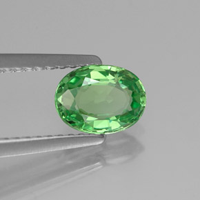 0.89カラットの天然グリーンツァボライトガーネット（7×5.3 mm・オーバルカット）