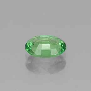 0.89カラットの天然グリーンツァボライトガーネット（7×5.3 mm・オーバルカット）