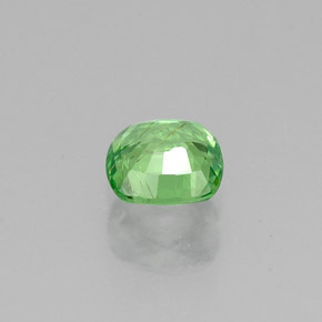 0.50カラットの天然グリーンツァボライトガーネット（4.7×4.6 mm・クッションカット）