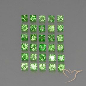 Shop natural 2.67ct ライブリーグリーン ツァボライトガーネット gems, 四角形, from タンザニア at GemSelect. In stock, global shipping!