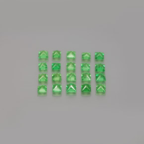 カラットの天然グリーンツァボライトガーネット（2.1×2.1 mm・四角）