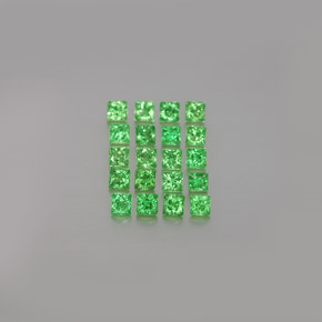 カラットの天然グリーンツァボライトガーネット（2.2×2.2 mm・四角）