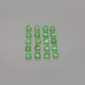 カラットの天然グリーンツァボライトガーネット（2.2×2.2 mm・四角）