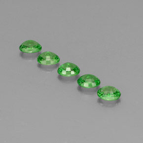 カラットの天然グリーンツァボライトガーネット（4.5×3.6 mm・オーバルカット）