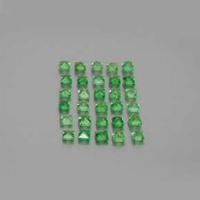2.05カラットの天然鮮やかなグリーンツァボライトガーネット（2.2×2.1 mm・四角）