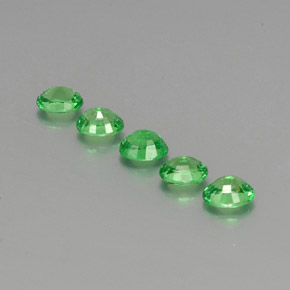 カラットの天然グリーンツァボライトガーネット（4.7×3.8 mm・オーバルカット）