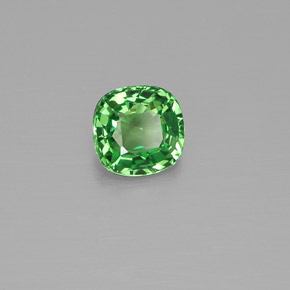 0.48カラットの天然グリーンツァボライトガーネット（4.7×4.6 mm・クッションカット）