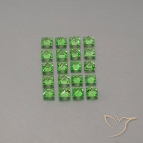 Shop natural 1.34ct ライブリーグリーン ツァボライトガーネット gems, 四角形, from タンザニア at GemSelect. In stock, global shipping!