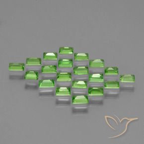 Shop natural 1.60ct ライブリーグリーン ツァボライトガーネット gems, バゲット, from タンザニア at GemSelect. In stock, global shipping!