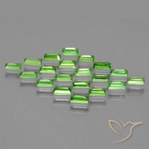 Shop natural 2.19ct ライブリーグリーン ツァボライトガーネット gems, バゲット, from タンザニア at GemSelect. In stock, global shipping!