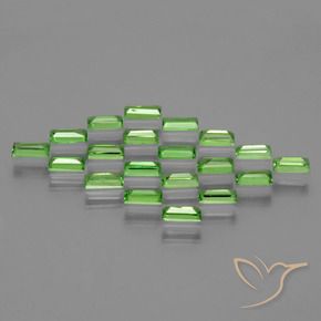 Shop natural 2.08ct ライブリーグリーン ツァボライトガーネット gems, バゲット, from タンザニア at GemSelect. In stock, global shipping!