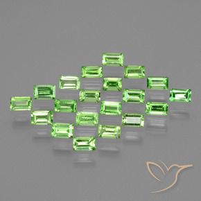 Shop natural 1.95ct ライブリーグリーン ツァボライトガーネット gems, バゲット, from タンザニア at GemSelect. In stock, global shipping!