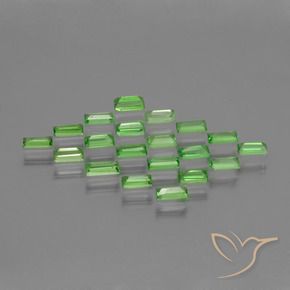 Shop natural 1.98ct ライブリーグリーン ツァボライトガーネット gems, バゲット, from タンザニア at GemSelect. In stock, global shipping!