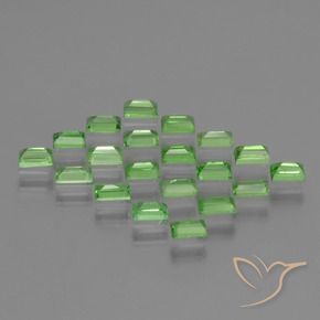 Shop natural 1.66ct ライブリーグリーン ツァボライトガーネット gems, バゲット, from タンザニア at GemSelect. In stock, global shipping!