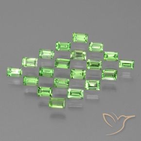 Shop natural 1.73ct ライブリーグリーン ツァボライトガーネット gems, バゲット, from タンザニア at GemSelect. In stock, global shipping!
