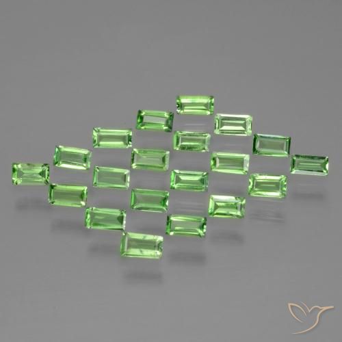 Shop natural 1.08ct ライブリーグリーン ツァボライトガーネット gems, バゲット, from タンザニア at GemSelect. In stock, global shipping!