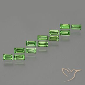 Shop natural 1.71ct ライブリーグリーン ツァボライトガーネット gems, バゲット, from タンザニア at GemSelect. In stock, global shipping!