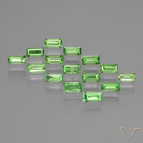 Shop natural 2.40ct ライブリーグリーン ツァボライトガーネット gems, バゲット, from タンザニア at GemSelect. In stock, global shipping!
