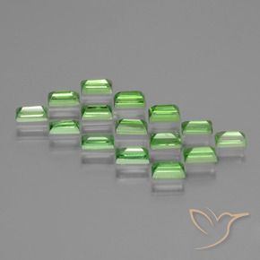 Shop natural 2.40ct ライブリーグリーン ツァボライトガーネット gems, バゲット, from タンザニア at GemSelect. In stock, global shipping!